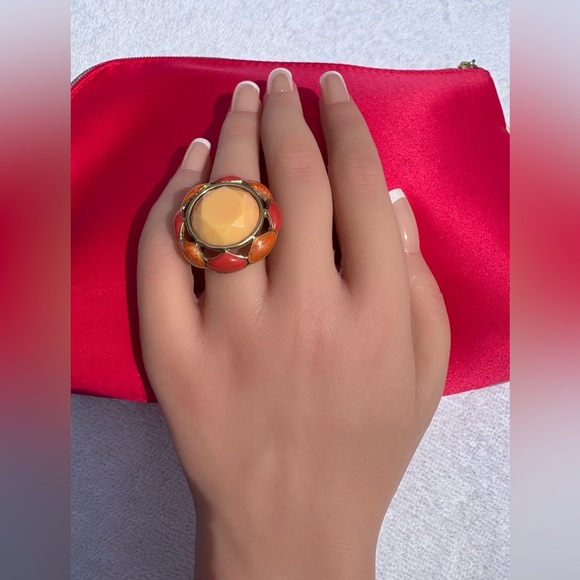 Bold Retro Gold Tone Statement Ring with Colorful Inlay - Picture 4 of 6